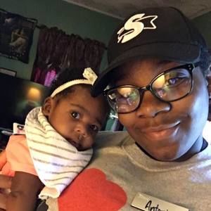 Meet your Posher, Antonia